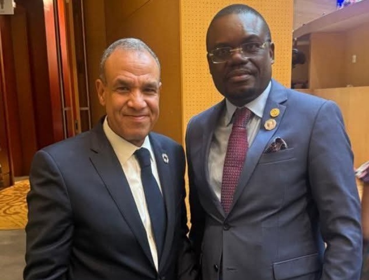 وزير الخارجية يبحث دعم الشراكة مع 