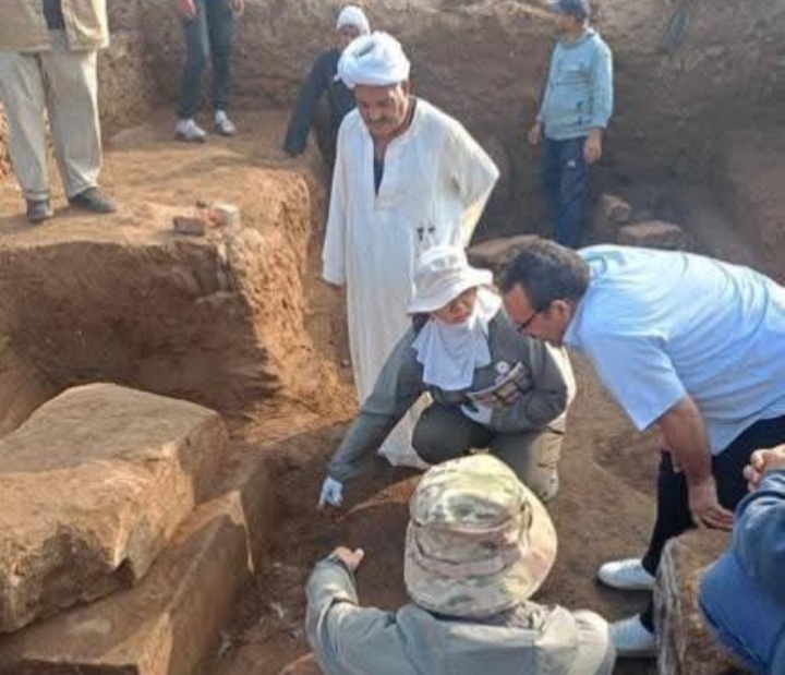 تماثيل وكتل حجرية تقود لاكتشاف أثري مهم بميت رهينة في الجيزة