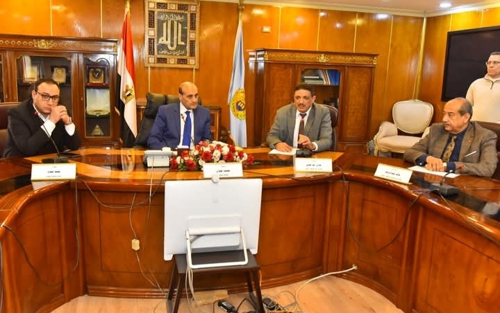 محافظ أسيوط يضع خارطة عمل المرحلة المقبلة ويركز على التقنين والتصالح وتسريع المشروعات
