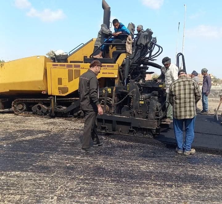 محافظة أسيوط تستكمل مشروعات تطوير الطرق بمدينة ديروط