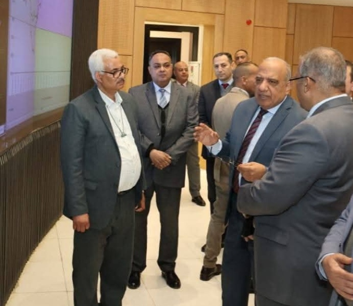 وزير الكهرباء يتابع أداء الشبكة الكهربائية واستقرار التغذية