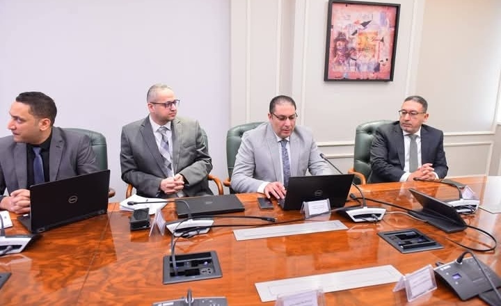 وزير العمل يتابع تقدم ميكنة خدمات الوزارة على منصة 