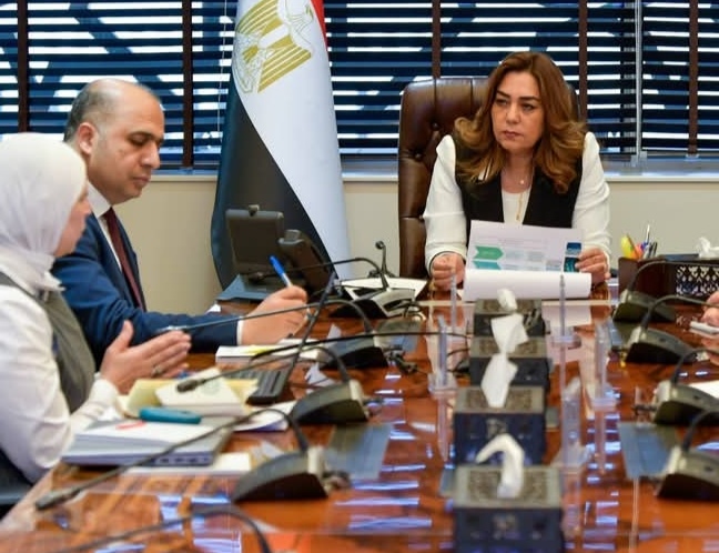وزيرة التنمية المحلية تتابع جهود الحد من الأكياس البلاستيكية أحادية الاستخدام