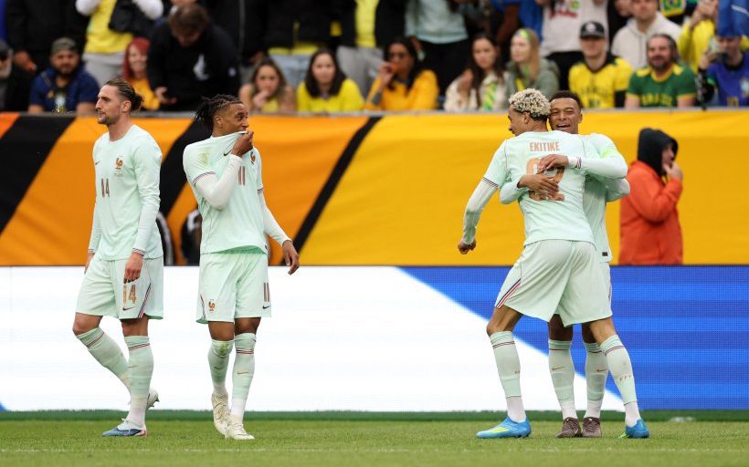 مبابي يقود فرنسا لانتصار مثير على البرازيل رغم النقص العددي