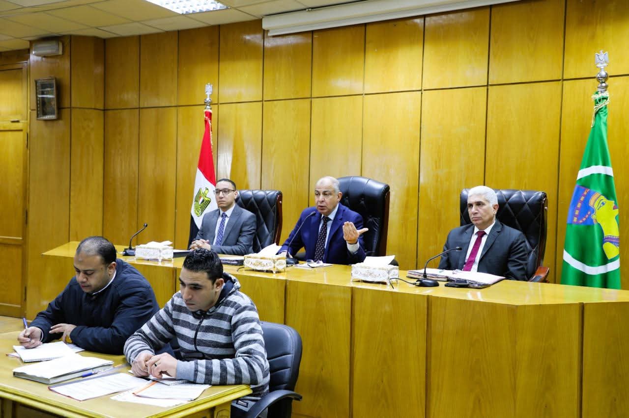 محافظ المنيا يشدد على تكثيف الرقابة على الأسواق خلال رمضان ورفع كفاءة النظافة