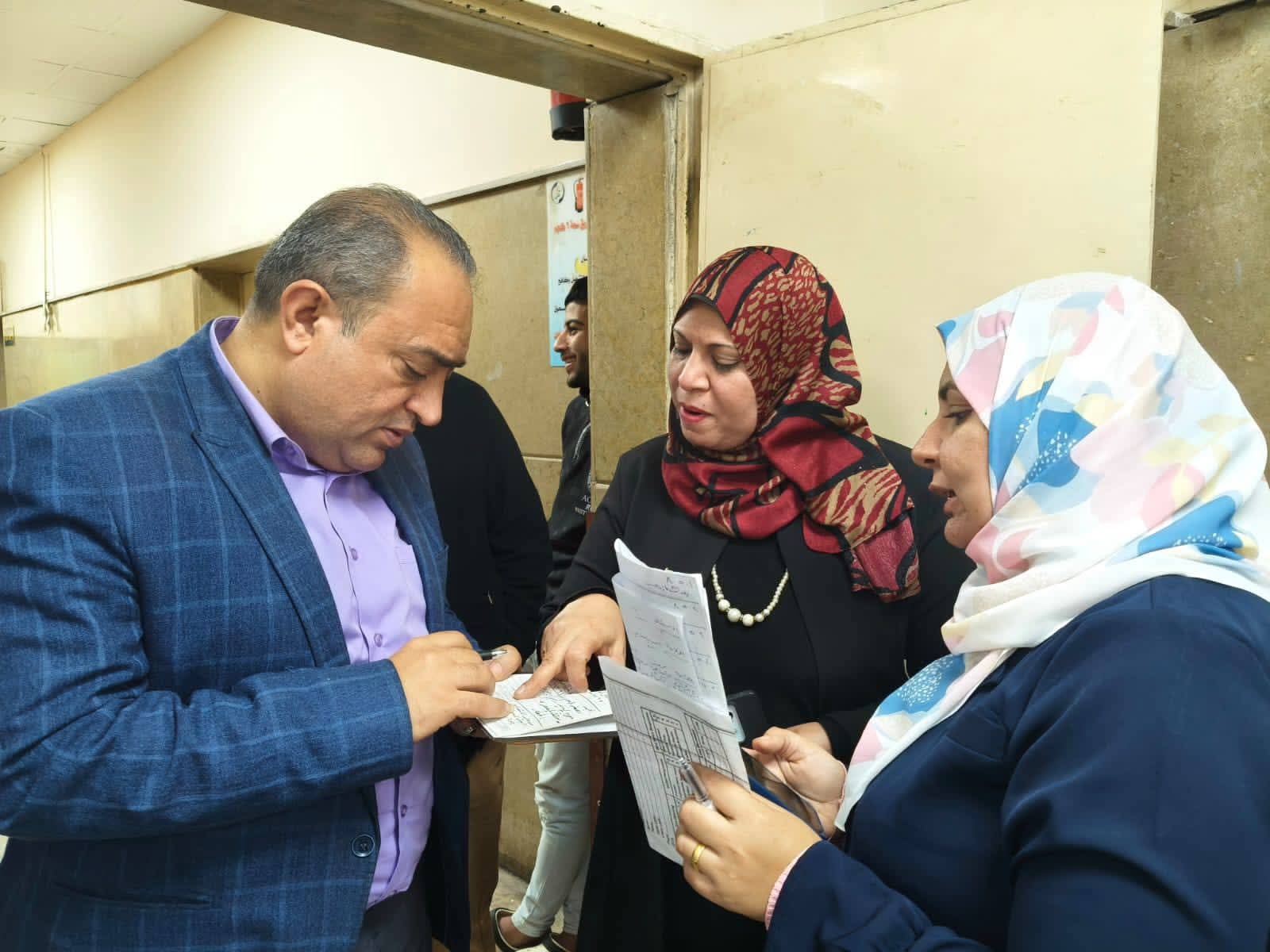 محافظ الدقهلية يتابع إصابات حريق مزرعة دواجن ويقدم الدعم الكامل