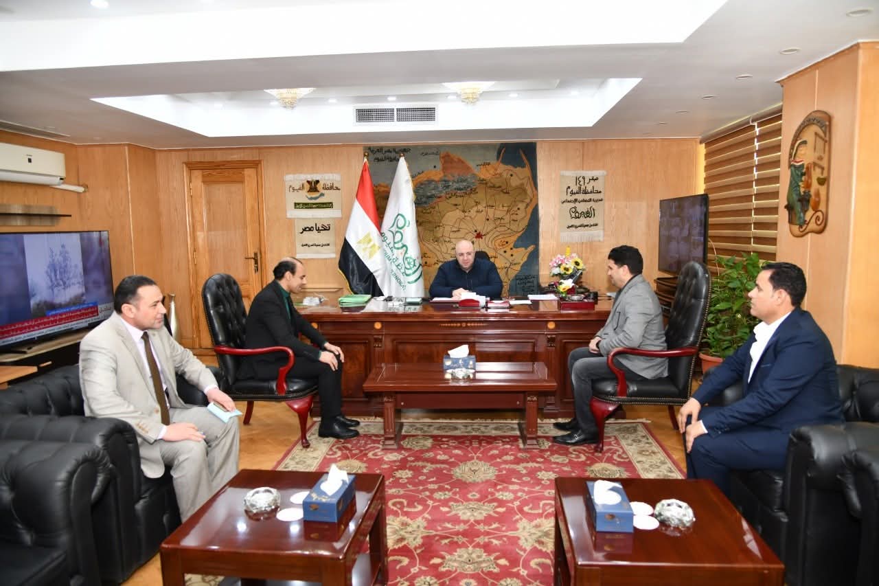 محافظ الفيوم يبحث مع نقابة الزراعيين دعم القطاع الزراعي وتكثيف التوعية بالري الحديث
