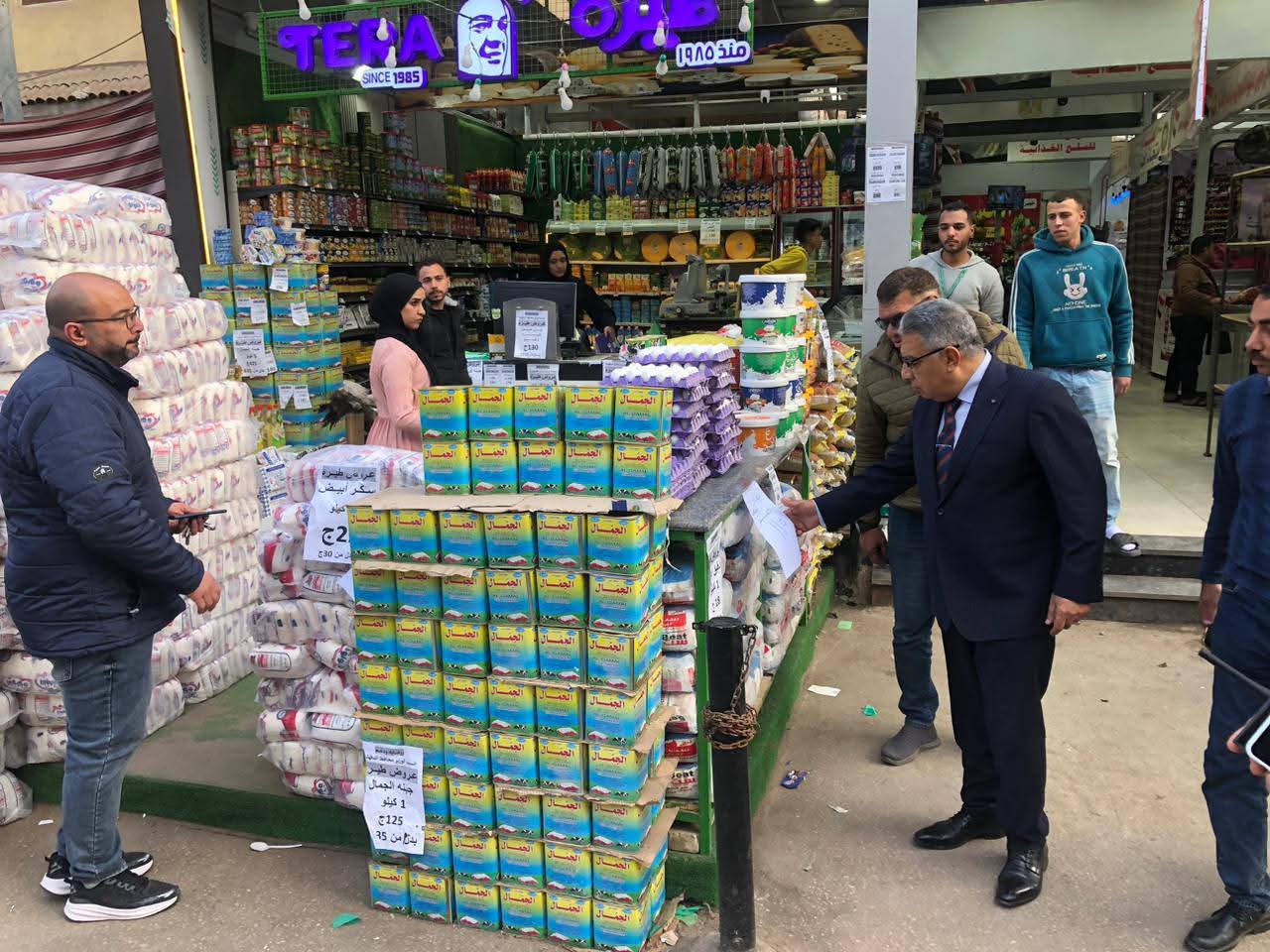 محافظ الدقهلية يتفقد معارض ومنافذ بيع السلع ويؤكد: لا تهاون في إعلان الأسعار