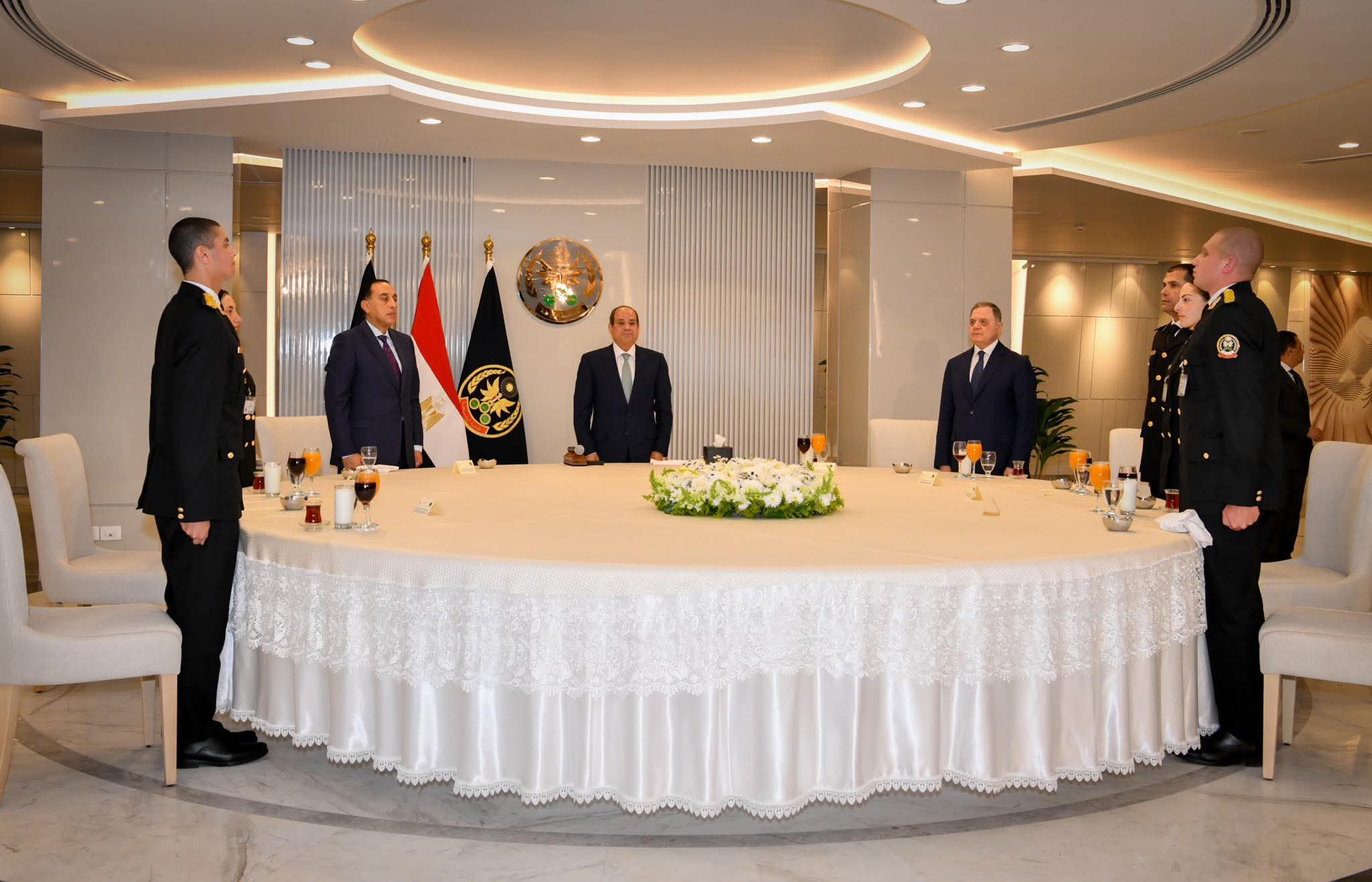 الرئيس السيسي يُشدد على ضرورة حسن تعامل الشرطة مع المواطنين