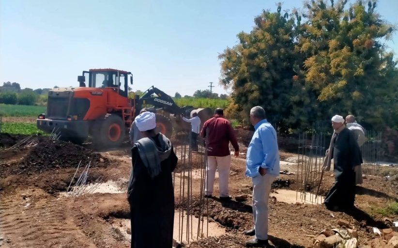 رئيس مدينة الطود يتابع مواقف السيارات وأزال تعديات زراعية خلال جولة ميدانية