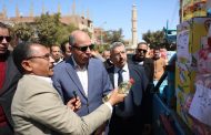 محافظ المنيا في جولة تفقدية موسعة لمتابعة قافلة السلع الغذائية بقرية الروضة بملوي