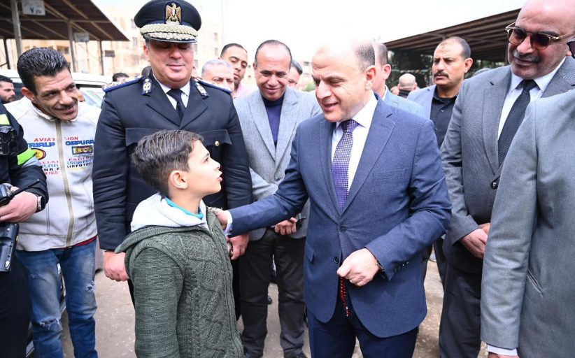 استعدادًا لعيد الفطر.. محافظ الغربية يتفقد موقفي الجلاء والجملة بطنطا لمتابعة الالتزام بالتعريفة