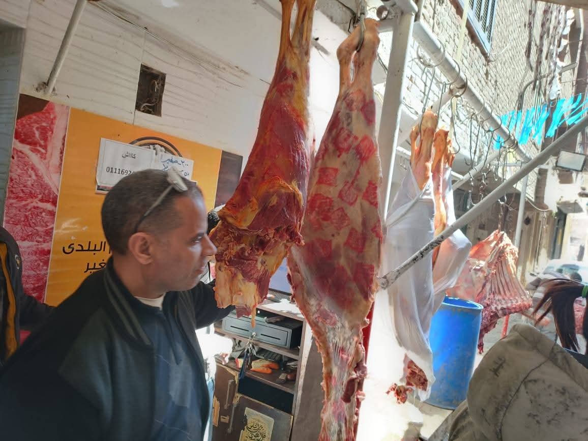 محافظ الجيزة يشدد على الحملات التفتيشية على الأسواق لضبط أي منتجات غير صالحة للاستهلاك الآدمي