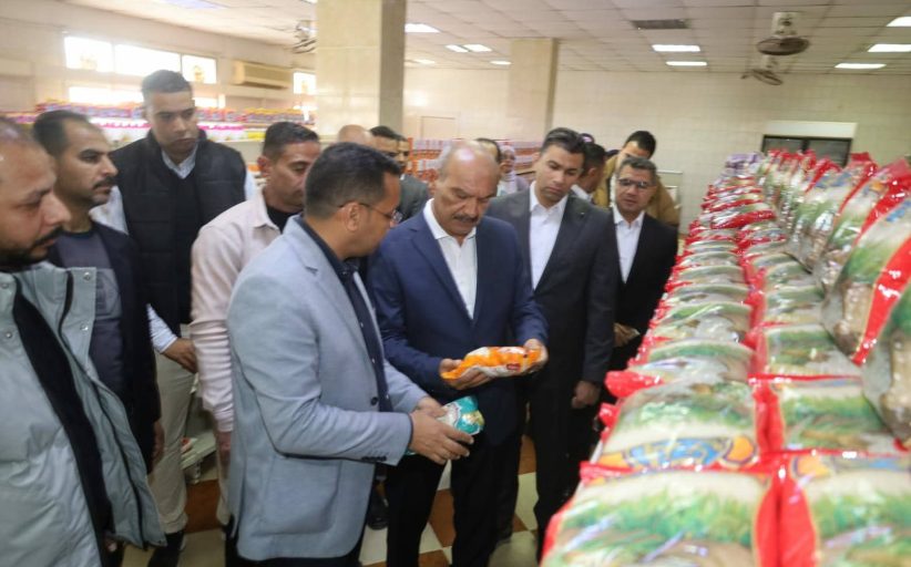 محافظ السويس يتفقد منافذ دلتا ماركت لضمان توافر السلع بأسعار مناسبة