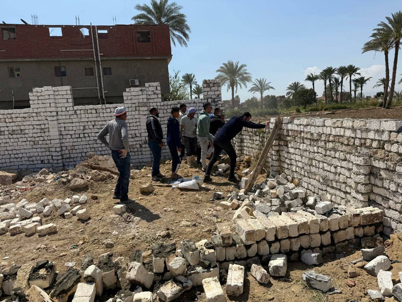 محافظ السويس يوجه بإزالة تعديات على الأراضي الزراعية وتحويل المخالفين للتحقيق