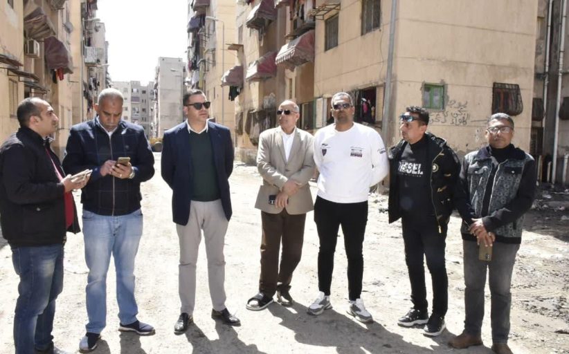 نائب محافظ بورسعيد يتابع إصلاح كسر مفاجئ بخطوط المياه والصرف بحي الضواحي