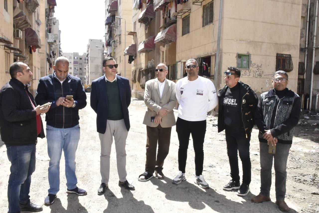 نائب محافظ بورسعيد يتابع إصلاح كسر مفاجئ بخطوط المياه والصرف بحي الضواحي