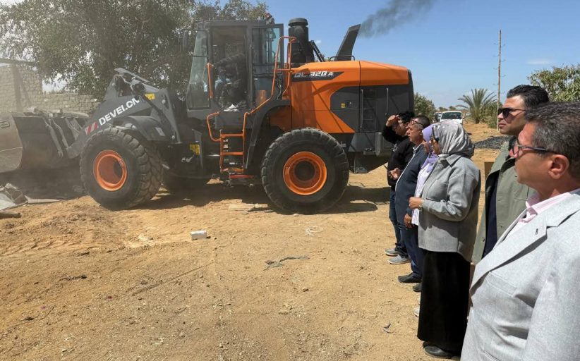محافظ السويس يوجه بإزالة تعديات على الأراضي الزراعية وتحويل المخالفين للتحقيق