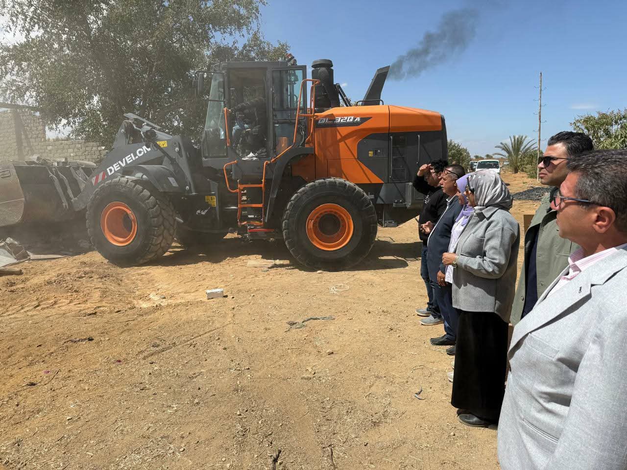 محافظ السويس يوجه بإزالة تعديات على الأراضي الزراعية وتحويل المخالفين للتحقيق