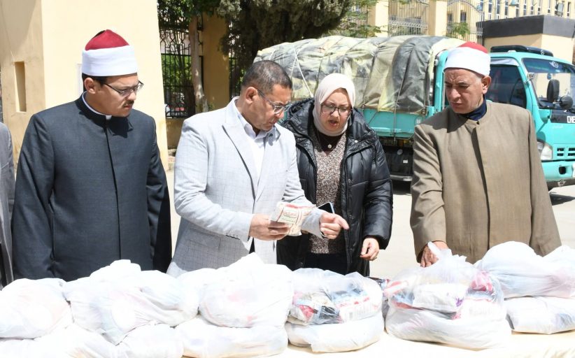 توزيع 5622 شنطة غذائية على الأسر الأولى بالرعاية بالفيوم