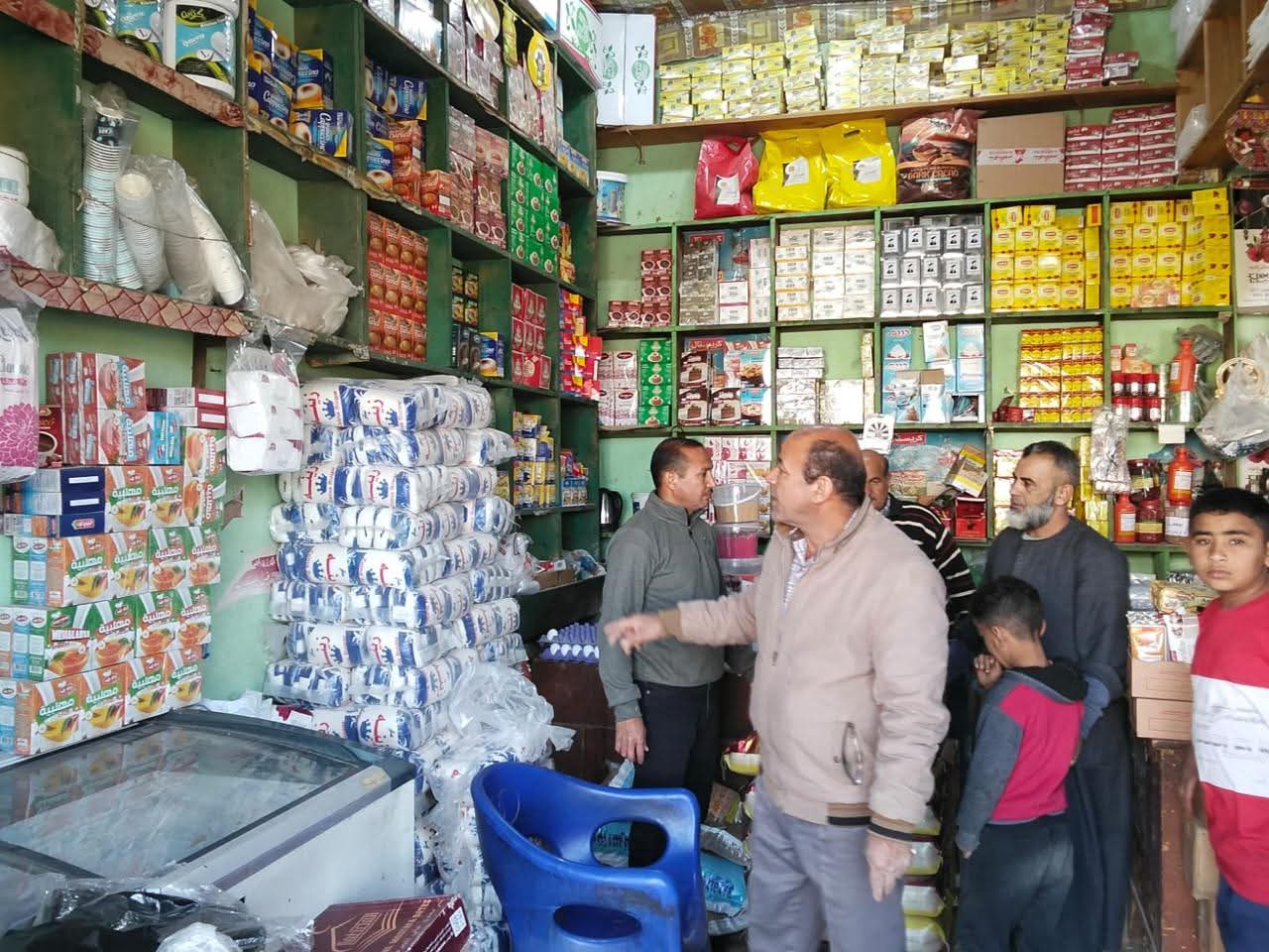 محافظ المنيا يشدد على تكثيف الحملات الرقابية على الأنشطة التجارية وضبط السلع الغير صالحة 