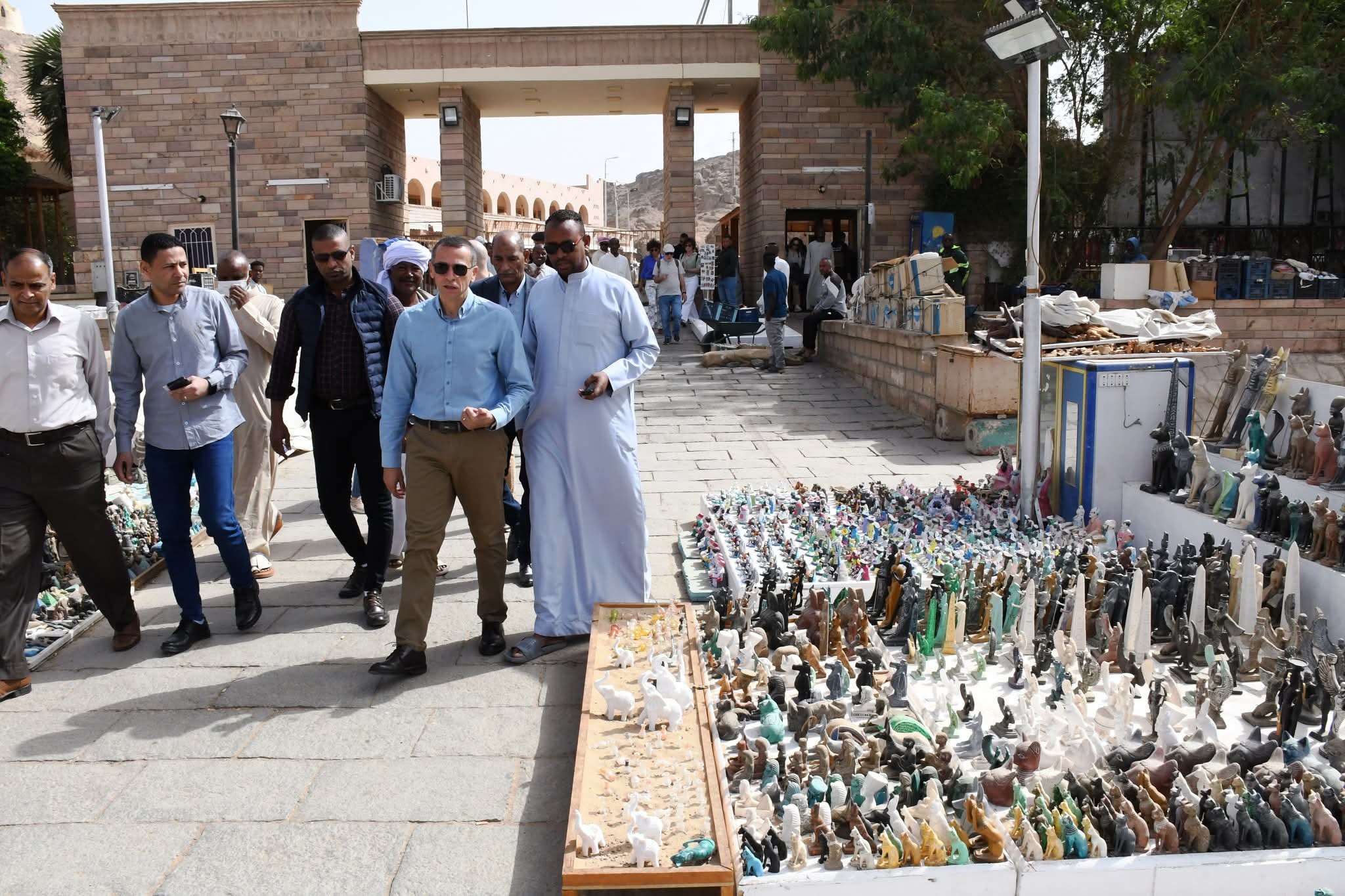 محافظ أسوان يتفقد تطوير مرسى معبد فيله لتعزيز الجذب السياحي