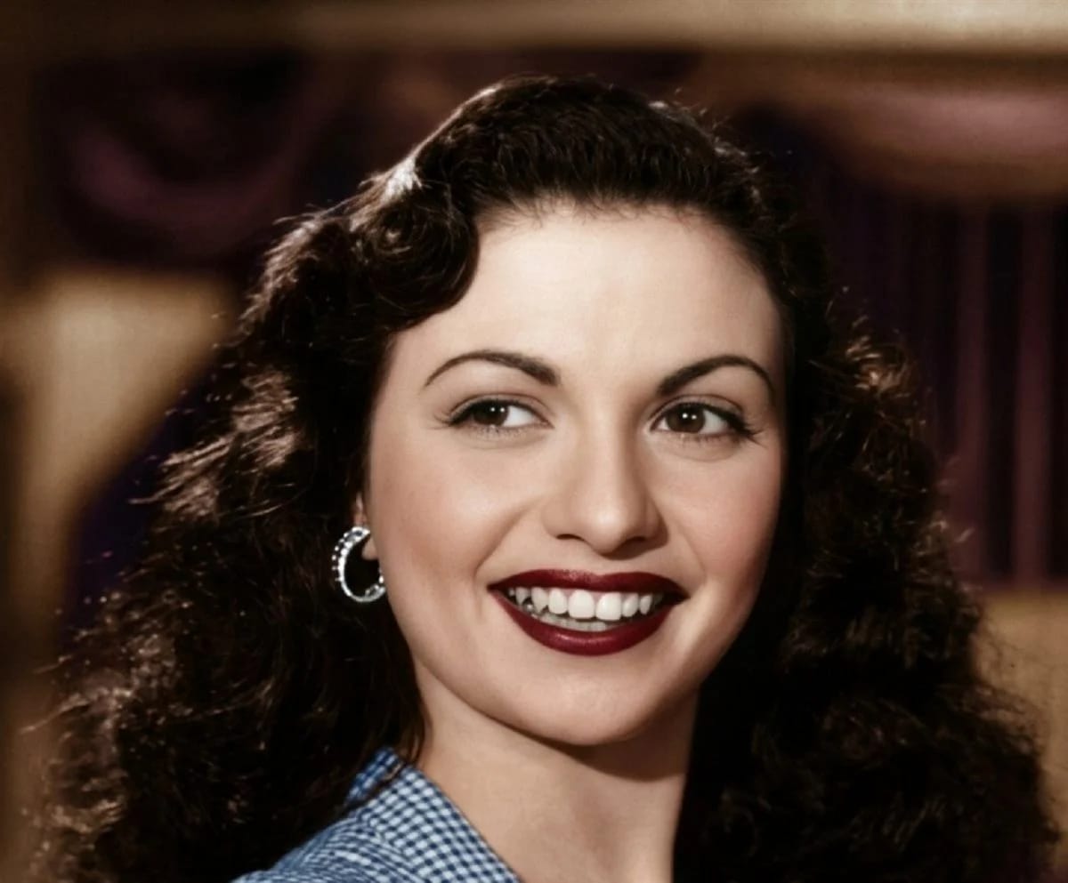 رحيل الراقصة كيتي نجمة أفلام الخمسينيات عن عمر 96 عامًا