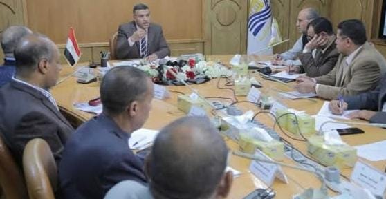 محافظ قنا يوجه بحصر شامل لرخص البناء منذ يوليو الماضي لضبط الأداء وتعزيز الحوكمة