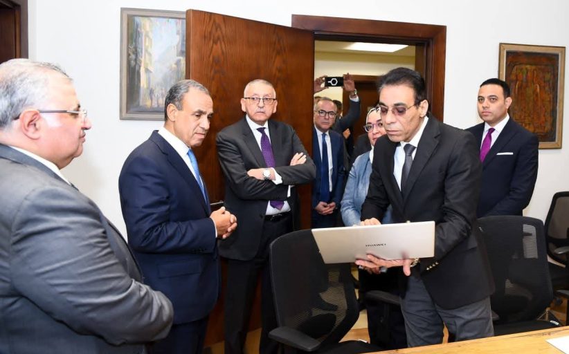وزير الخارجية يتابع أوضاع الجاليات المصرية بالخارج
