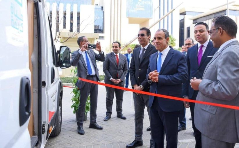 وزير الخارجية يفتتح مكتب تصديقات متنقل بالعاصمة الجديدة