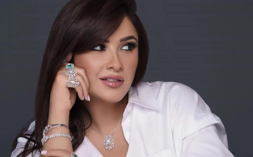 ياسمين عبدالعزيز تتلقى طلب زواج من أحد معجبيها.. وشقيقها وائل عبدالعزيز يثير الجدل