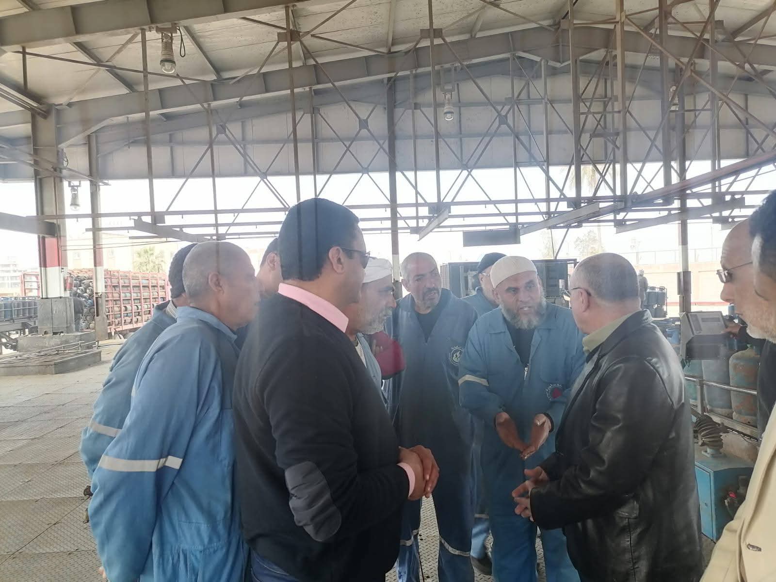 السكرتير العام المساعد بالدقهلية يتفقد محطة تعبئة الغاز السائل بطلخا