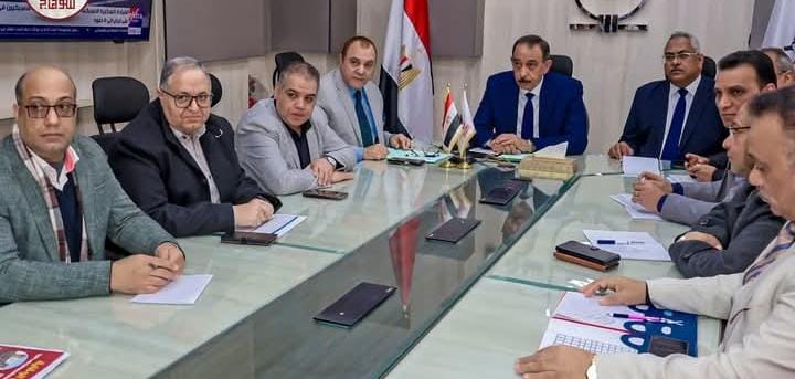 محافظ سوهاج يوجه بتكثيف التوعية بقانون التصرف في أملاك الدولة وتسريع إجراءات تقنين الأراضي