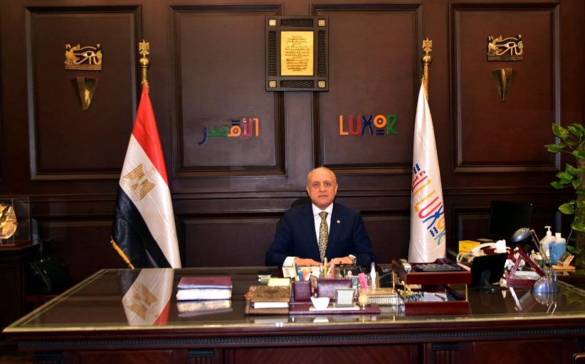 معاقبة سائق ميكروباص في الأقصر لمخالفة التعريفة الرسمية والتهديد