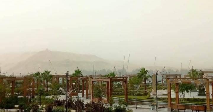 محافظ أسوان يعلن حالة الطوارئ لمواجهة التقلبات الجوية ويوجه بوقف العبارات وتحذير السائقين