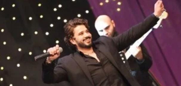 مصطفى حجاج يشعل مسرح البالون بحفل كامل العدد في ثالث أيام عيد الفطر