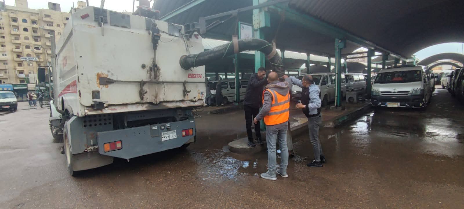 استجابة فورية بالأجهزة والمعدات لمواجهة أمطار البحيرة ومنع التكدسات