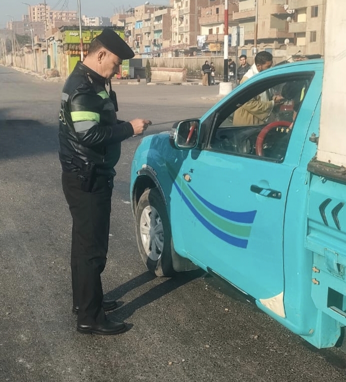 حملات مرورية علي الطرق بكافة مراكز الشرقية لضبط المخالفات وسحب تراخيص المخالفين