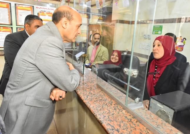 محافظ أسيوط يتابع خدمات التصالح وتقنين الأوضاع بالمركز التكنولوجي بساحل سليم