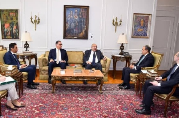 وزير الخارجية يلتقي رئيس لجنة مكافحة الهجرة غير الشرعية لتعزيز جهود الوقاية والتوعية