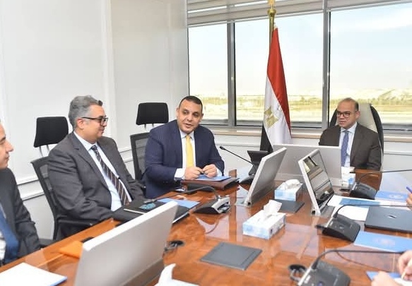 وزير الاستثمار يبحث مع رئيس التمثيل التجاري تعزيز جذب الاستثمارات وفتح أسواق جديدة للصادرات المصرية