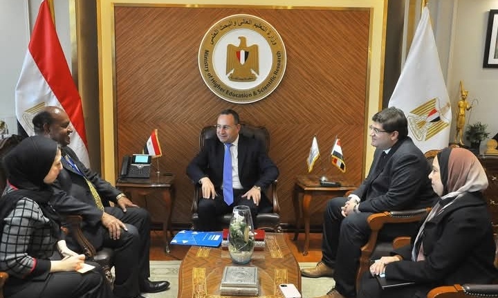 وزير التعليم العالي يبحث مع اليونسكو تعزيز التعاون في التحول الرقمي ودعم التعليم والبحث العلمي
