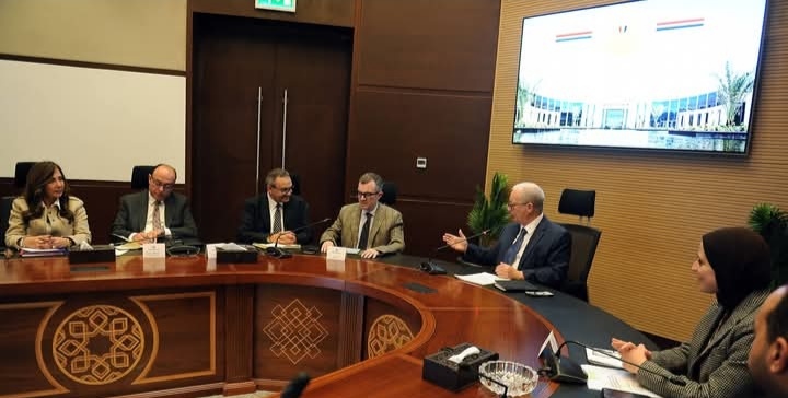 الحكومة تبحث مع البنك الدولي آلية جديدة لتمويل مشروعات البنية التحتية