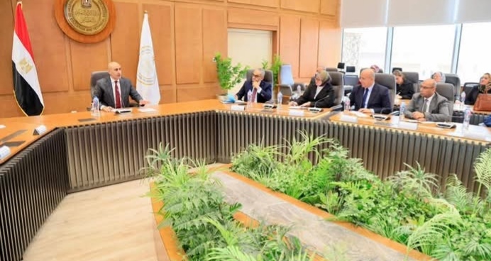 وزير التعليم يناقش مع مسؤولي تعليم القاهرة خطط خفض الكثافات الطلابية