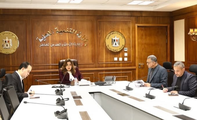 وزيرة التنمية المحلية تتابع من مركز السيطرة جهود المحافظات لمواجهة الأمطار وسوء الأحوال الجوية