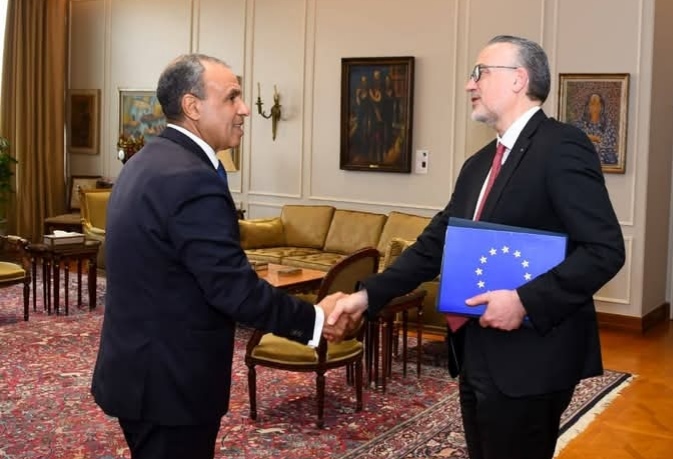 وزير الخارجية يبحث مع وفد بنك الاستثمار الأوروبي تعزيز الشراكة ودعم الاقتصاد المصري في ظل التحديات الإقليمية