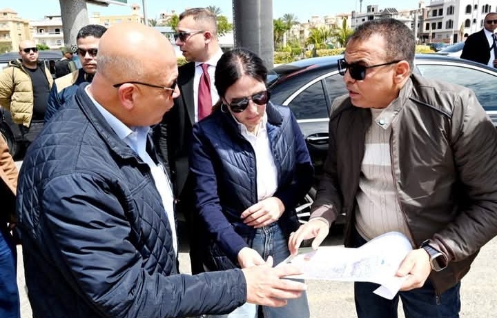 وزيرة الإسكان تتابع تطوير المحور المركزي وميدان الحصري بمدينة 6 أكتوبر