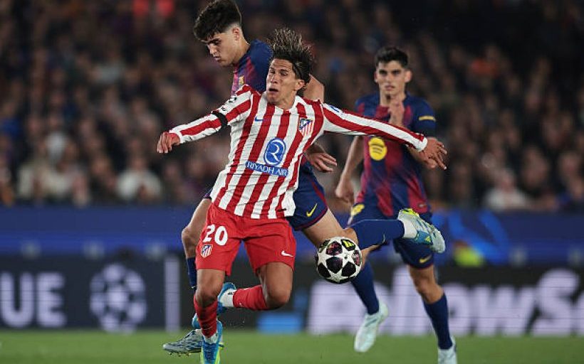 جوليانو سيميوني يثني على الفريق بعد فوز تاريخي على برشلونة بجدارة