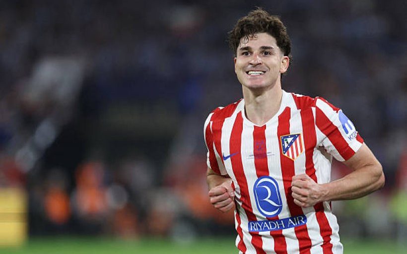 حقيقة انتقال ألفاريز إلى برشلونة تشعل الجدل بين النفي والتقارير