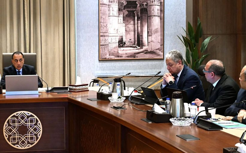 مدبولي يوجّه بالاعتماد على المنتج المحلي في المرحلة الثانية والثالثة من 